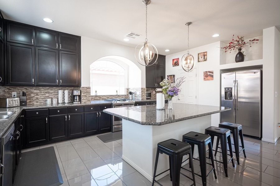 Spacious &Cheerful 4-Bedrooms indoor w/fireplace gallery image 5