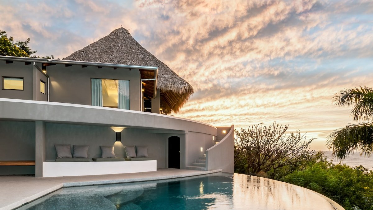 Sunset House gallery image 2