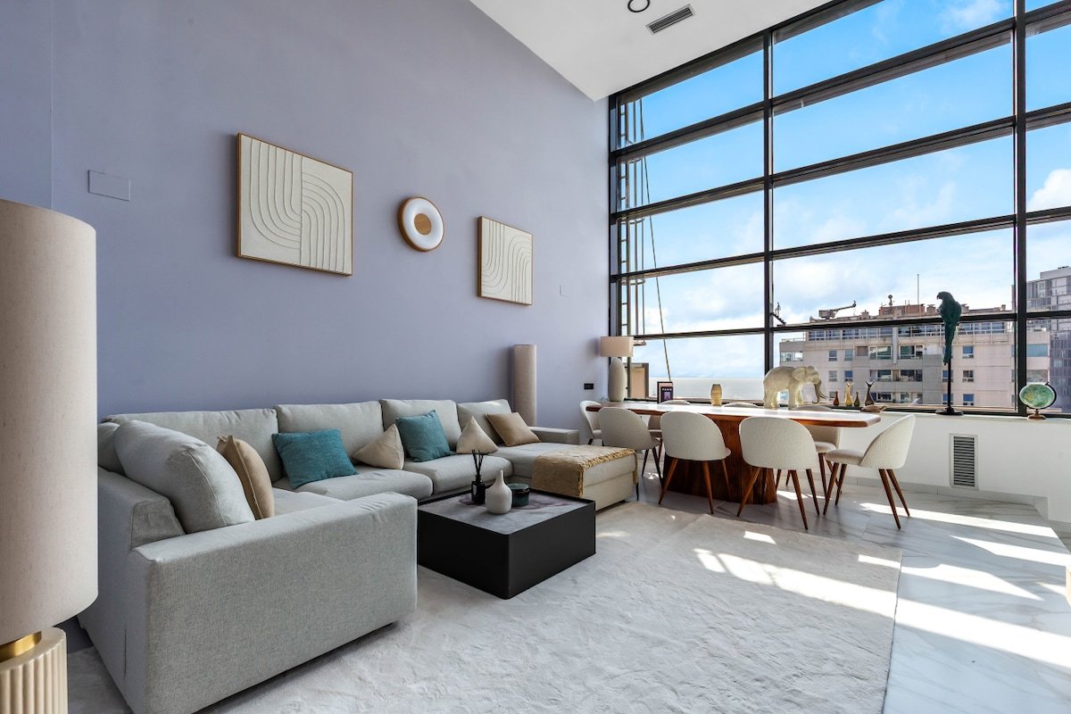 Penthouse Duplex with TOP Views! gallery image 2