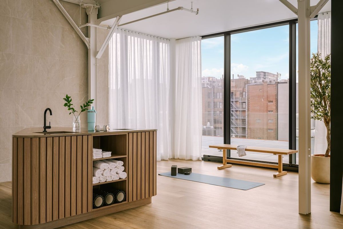 Sonder Apollon | Two-Bedroom Apartment gallery image 4