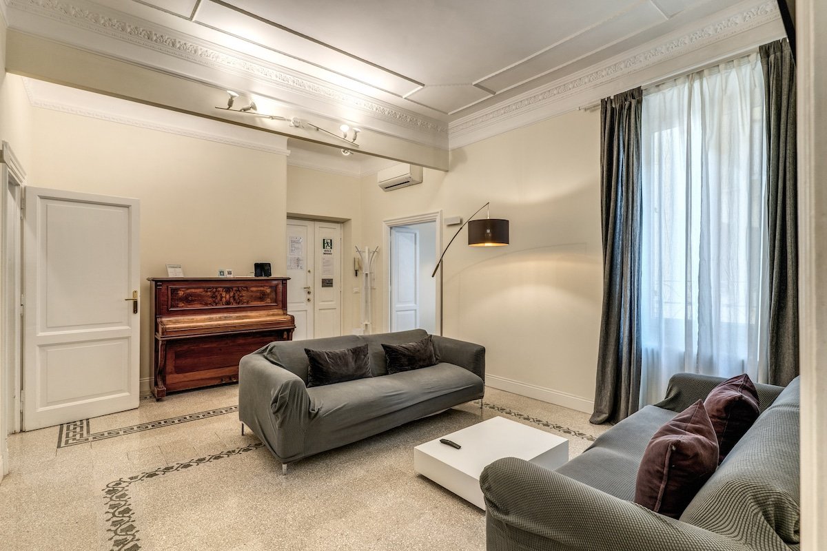 Modern Apartment Quirina 300 mt from Vatican gallery image 3