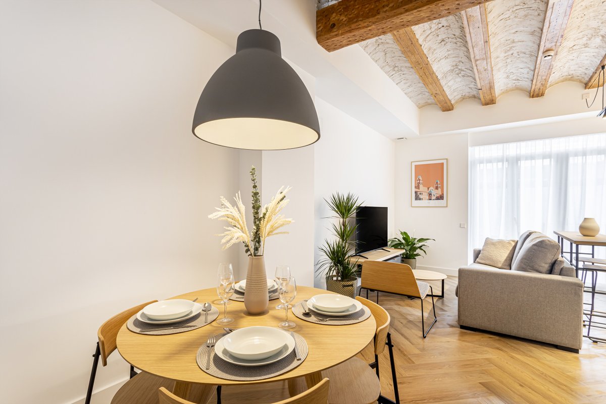 N5. Cosy Two Bedroom Apartment in City Center.