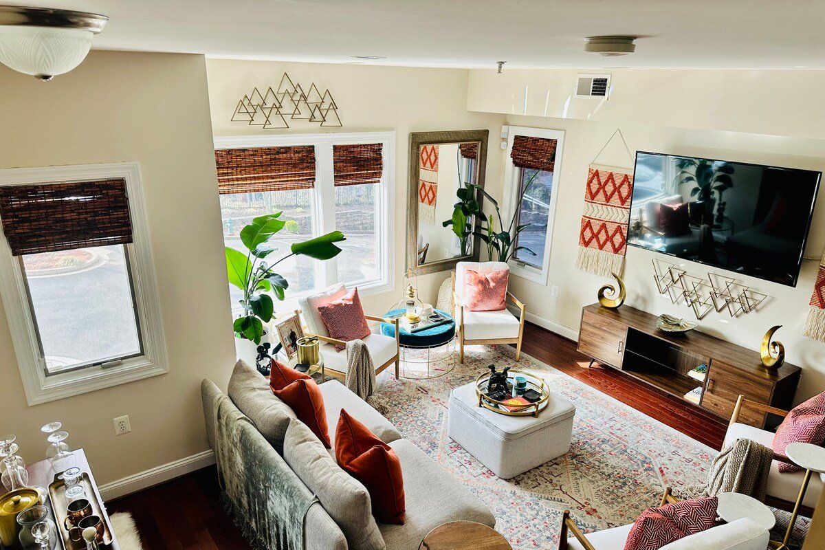 Central Private Rooftop Oasis w/ Hot tub & Parking gallery image 5