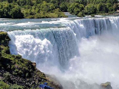 Conveniently located 6 Bedroom Home Next to U of R