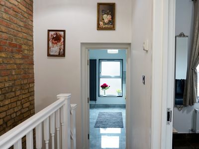 Luxury London House sleeps 13, 2 mins to Metro