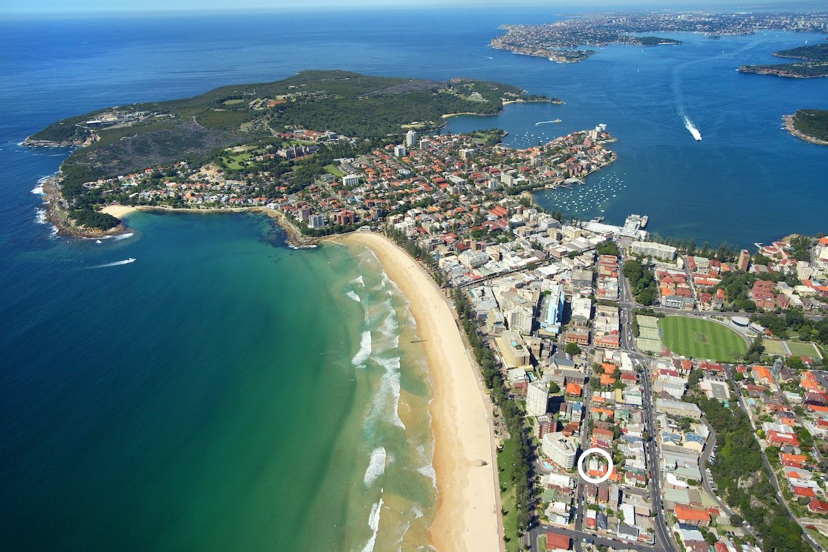 Ultimate Luxury Just 100 Steps from Manly Beach gallery image 3