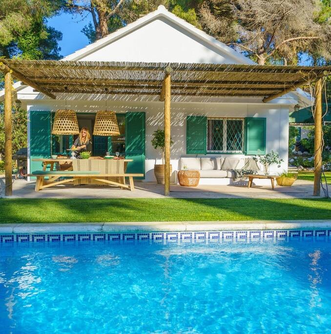 By The Sea Lux House – Beachfront, Pool & A/C gallery image 2