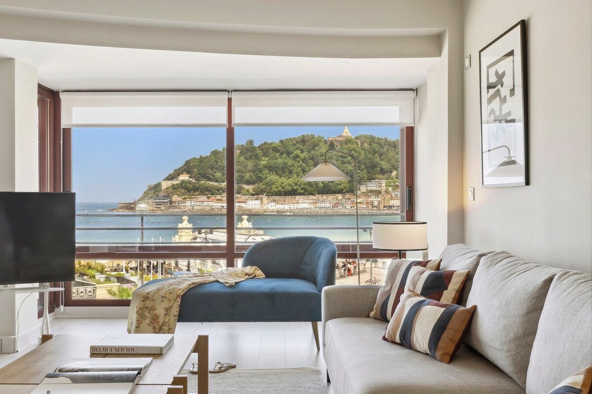 Playa de la Concha 9 by FeelFree Rentals gallery image 5