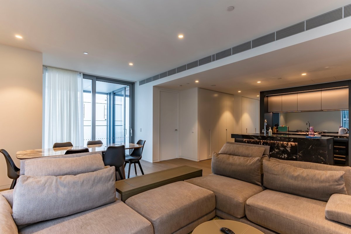 High-Level 2B Stunning Water Views in Barangaroo gallery image 3