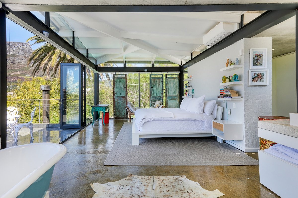 Secure Family Home with Pool and Views gallery image 2