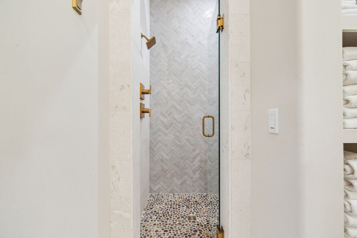 Updated Home Steps from Barrett Square w/Park View gallery image 5