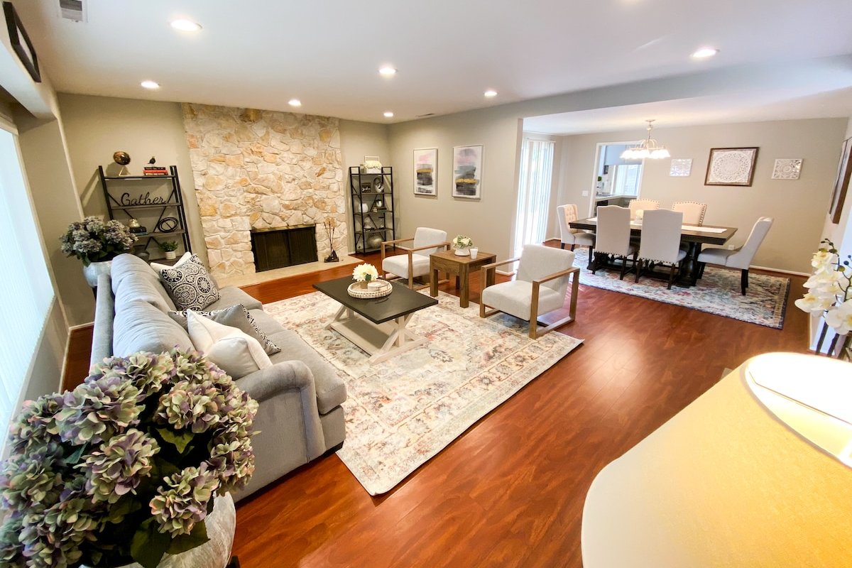 Old Phillips/Greenbriar Luxury Single Story Home! gallery image 2