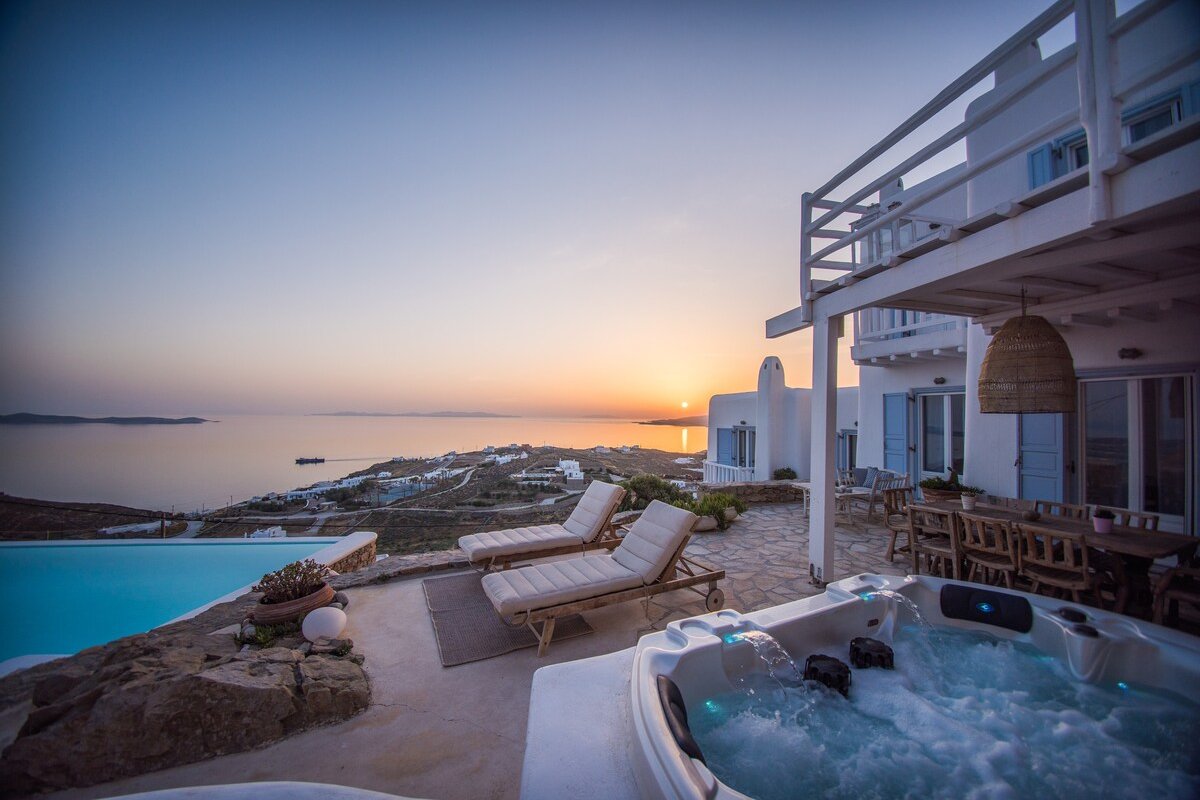Adella Villa with Pool & Outdoor Jacuzzi gallery image 4