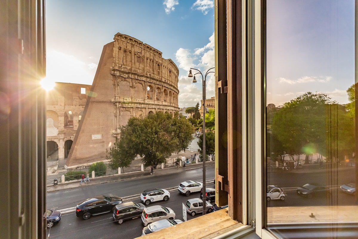Iconic apartment with breathtaking Colosseum view gallery image 2