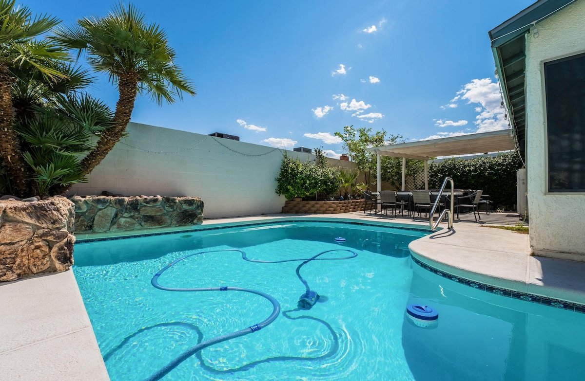 Renovated 10 mins to strip gallery image 3