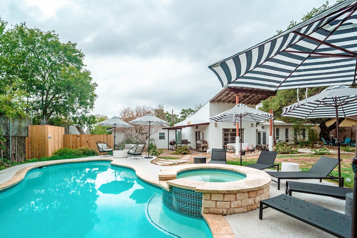Eclectic Gem: Heated Pool, Hot Tub, Near SoCo gallery image 3