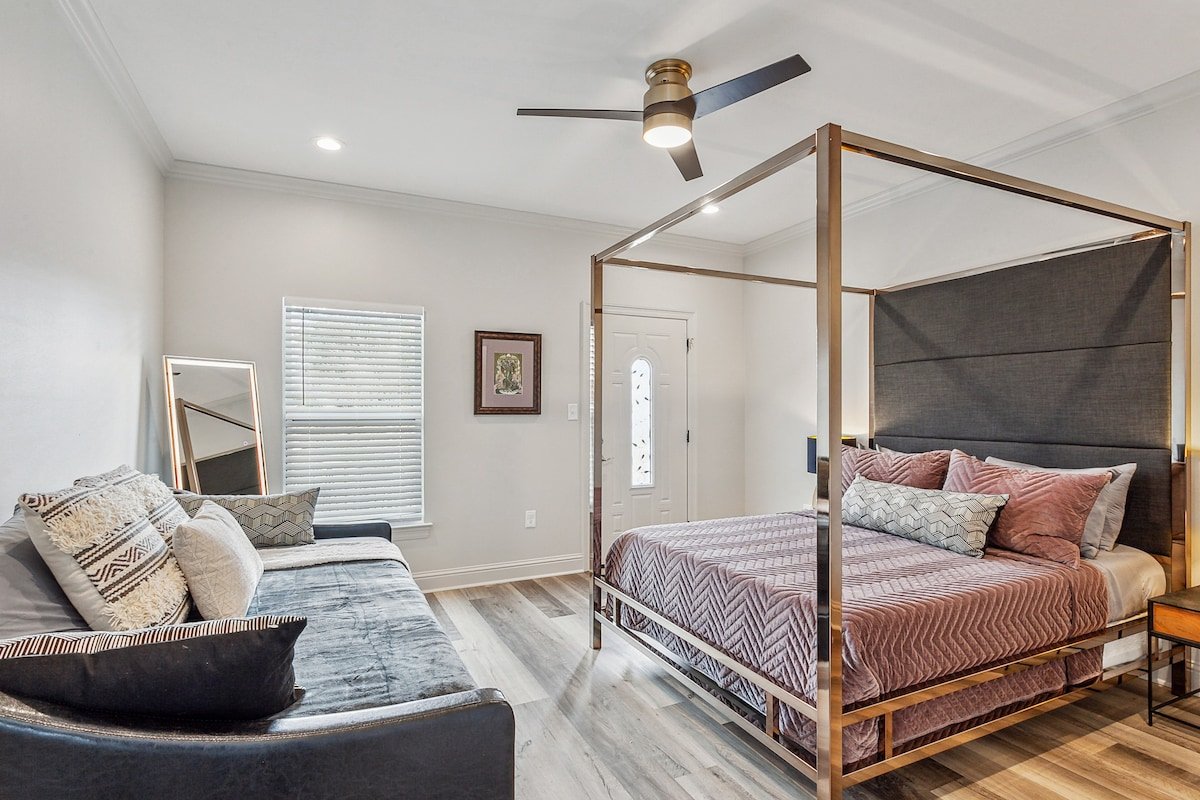 Brand New 5BR 5BA all en suite gallery image 5