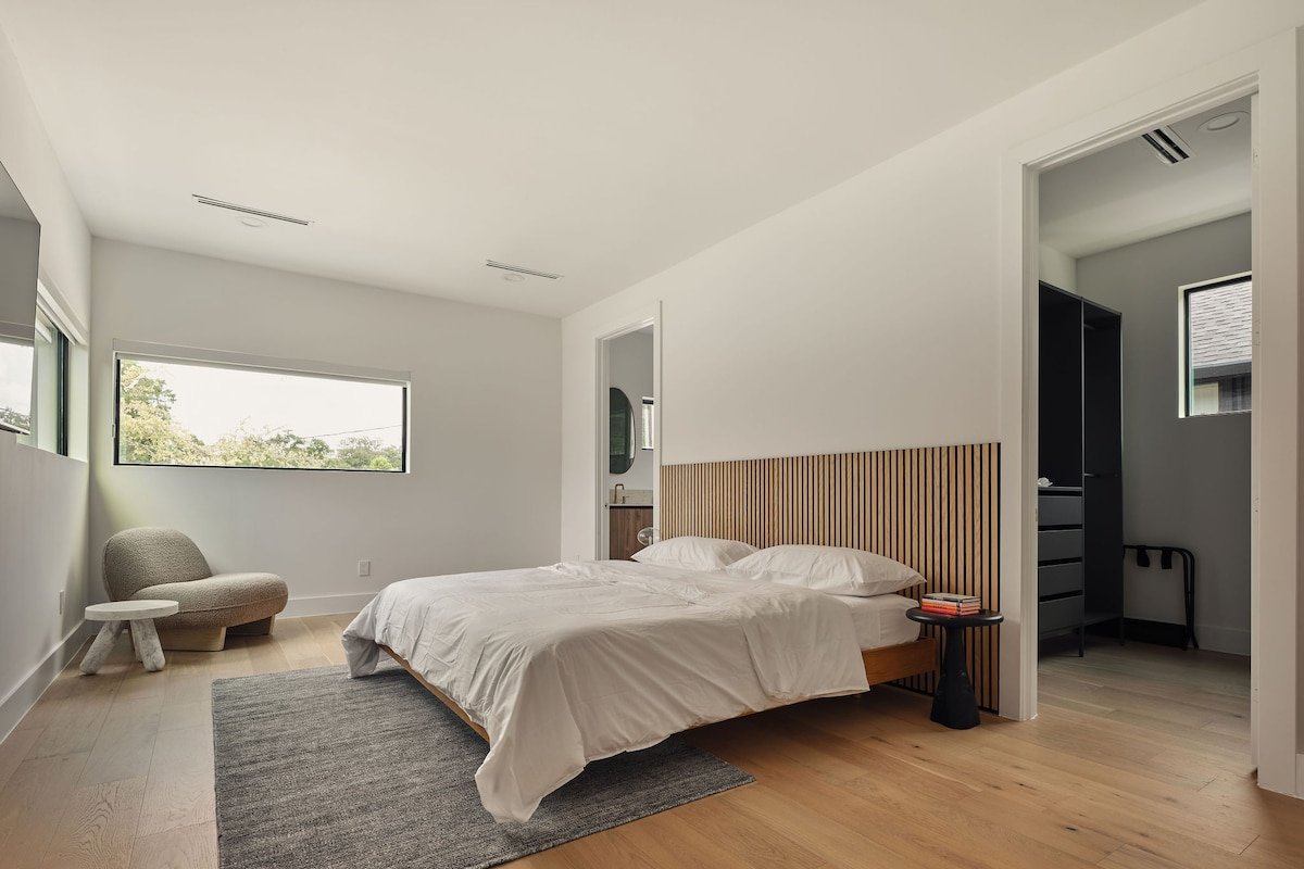 The Balcony Oak: Relax & Unwind gallery image 3