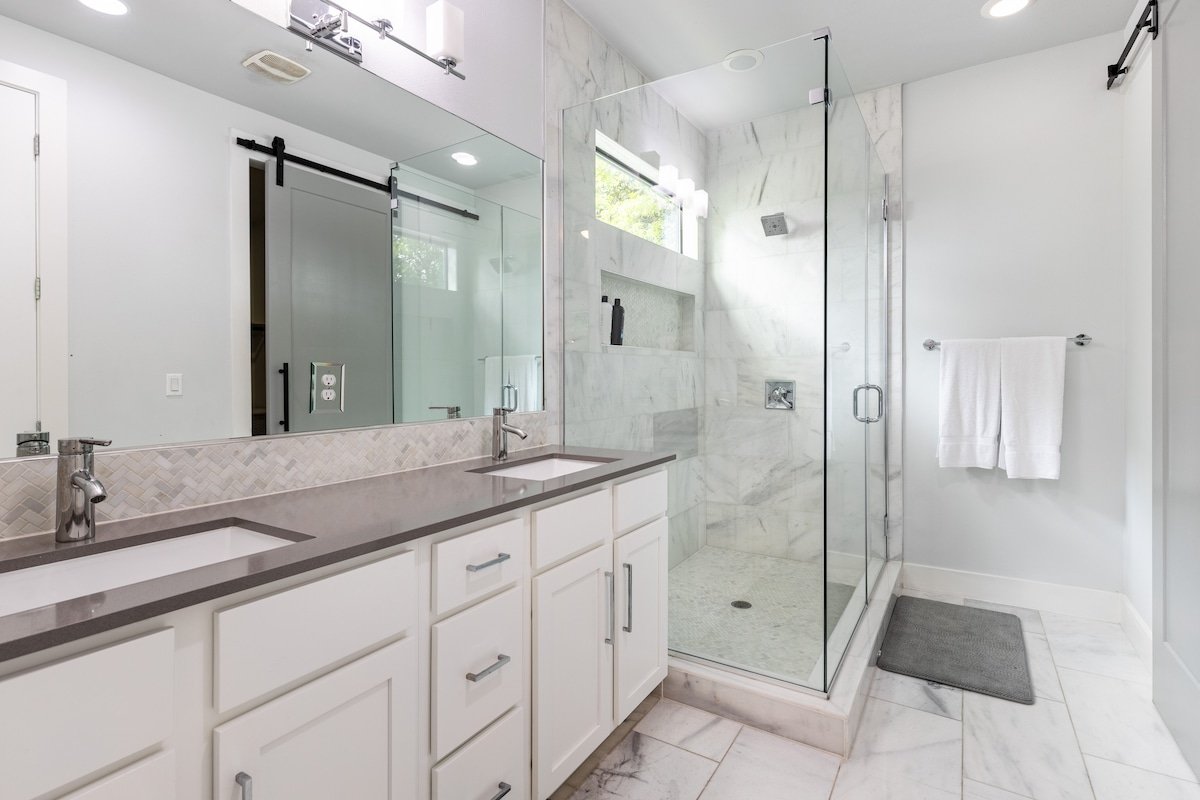 Downtown 6 Bedroom, Putting Green, Pool Table gallery image 5