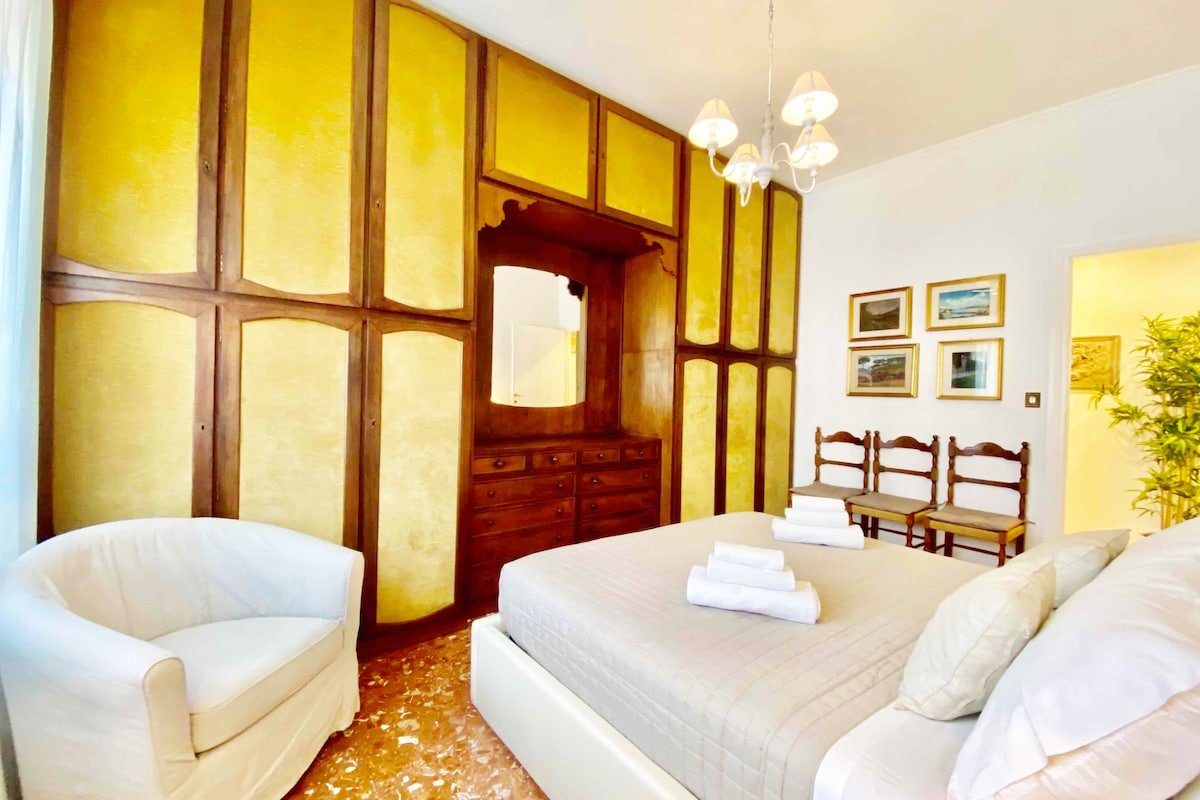 Elegant, 130mq, Vatican, Metro, Pool table & Golf gallery image 3