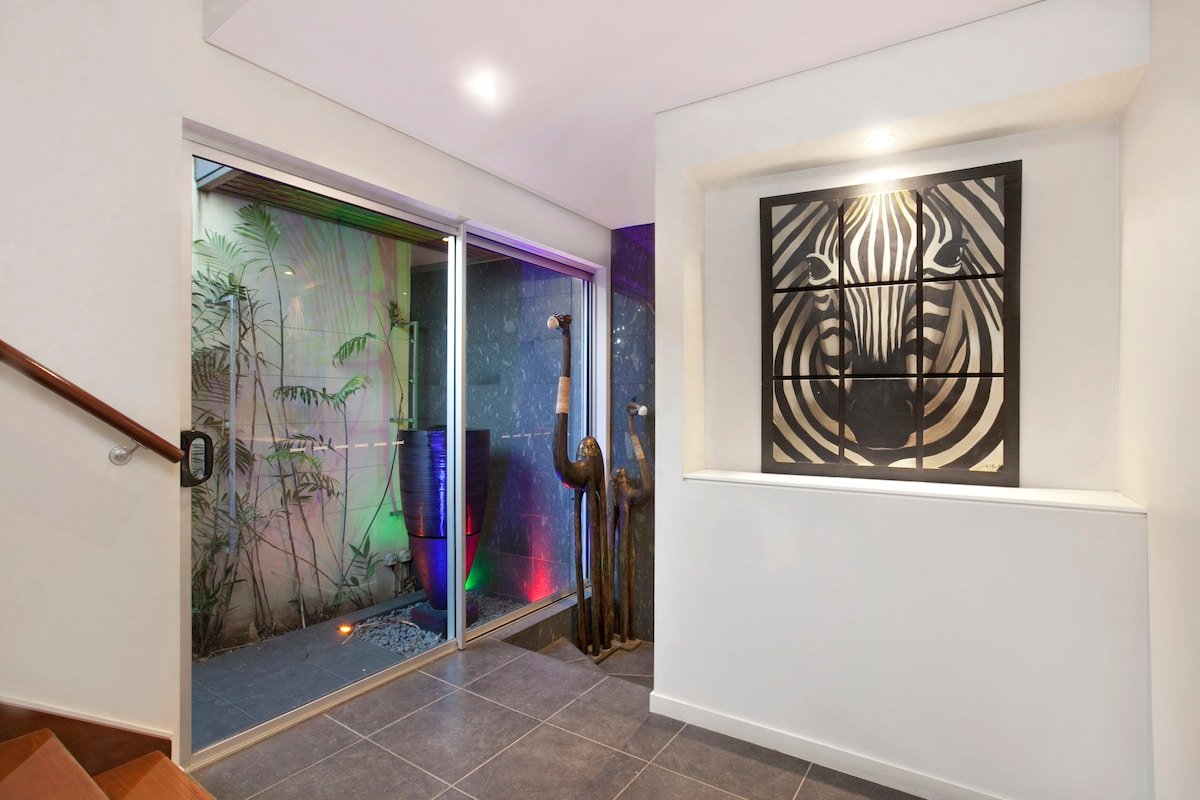 Lambert House – Upper level gallery image 5