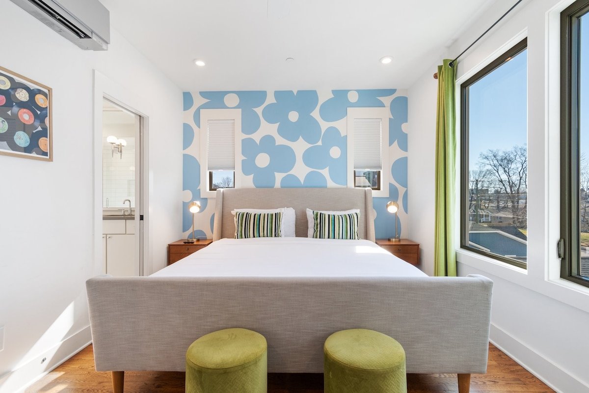 2 Homes Side by Side , Sleeps 24- Mins to Broadway gallery image 4