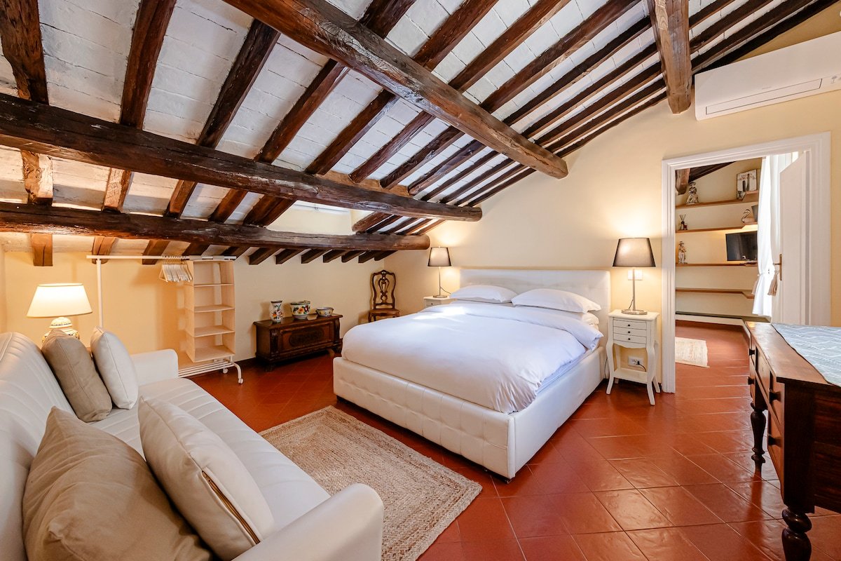 The Pantheon – Charming Apt with Terrace gallery image 2