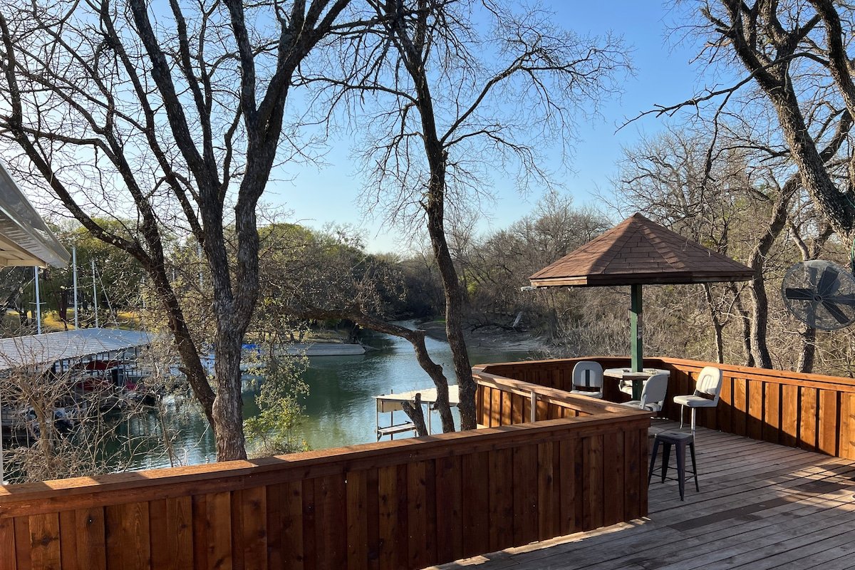 Boat House – Lake Front Marina Home gallery image 4