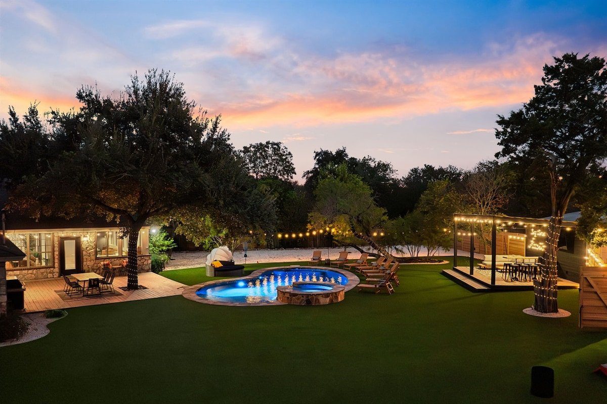 La Mariposa ~ Grand Oasis Big Luxury Home gallery image 2