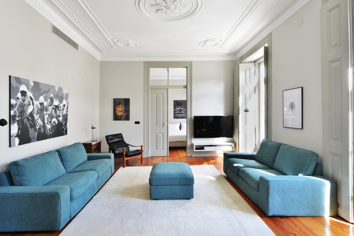 Big Stunning Apt – Best Possible Location – Chiado