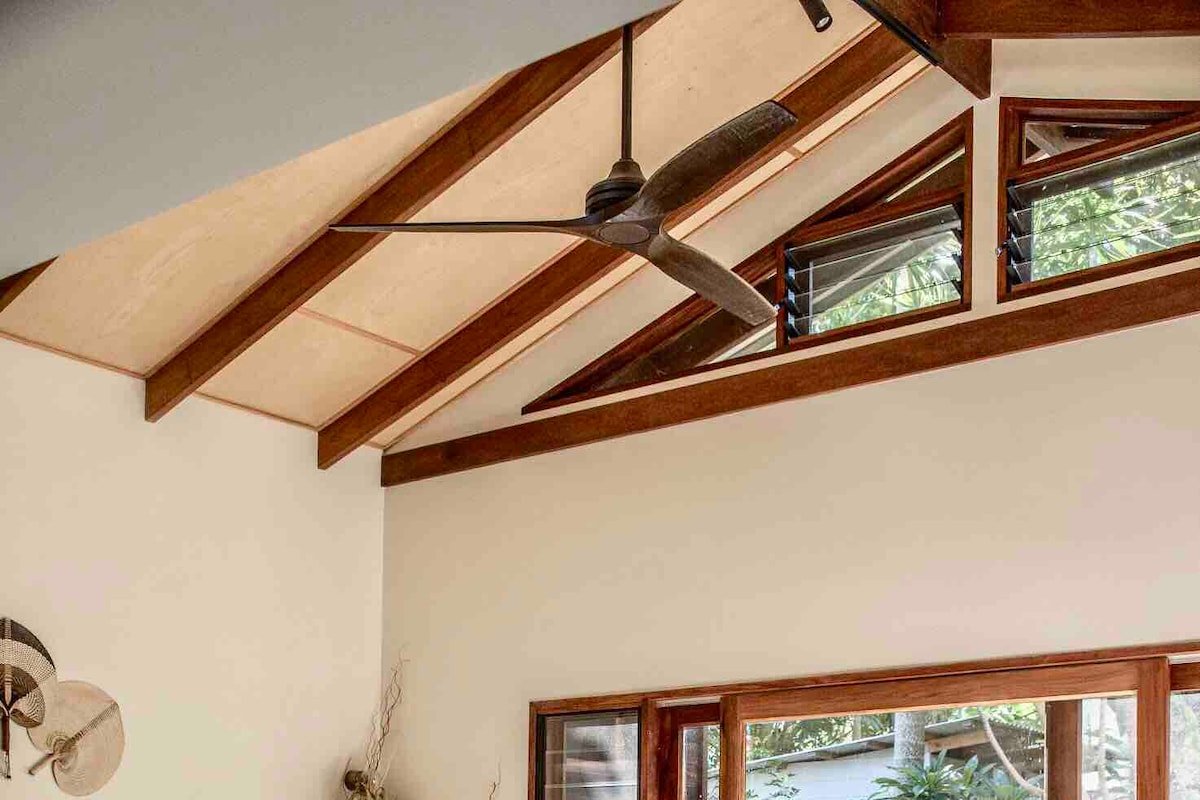 Beach Jungle: Pool & Hot Tub in Seaside Oasis gallery image 4