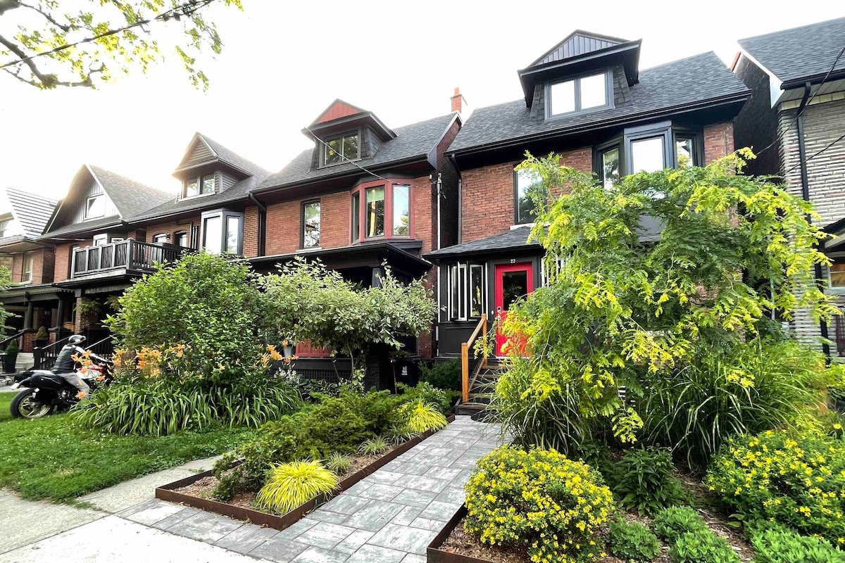 Stylish. Spotless. Superb Location. HighParkHomes gallery image 2