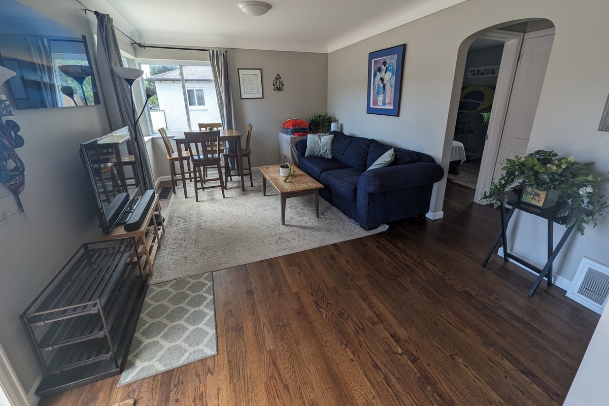 Cheerful private4-bed/2-bath home w/ free parking!