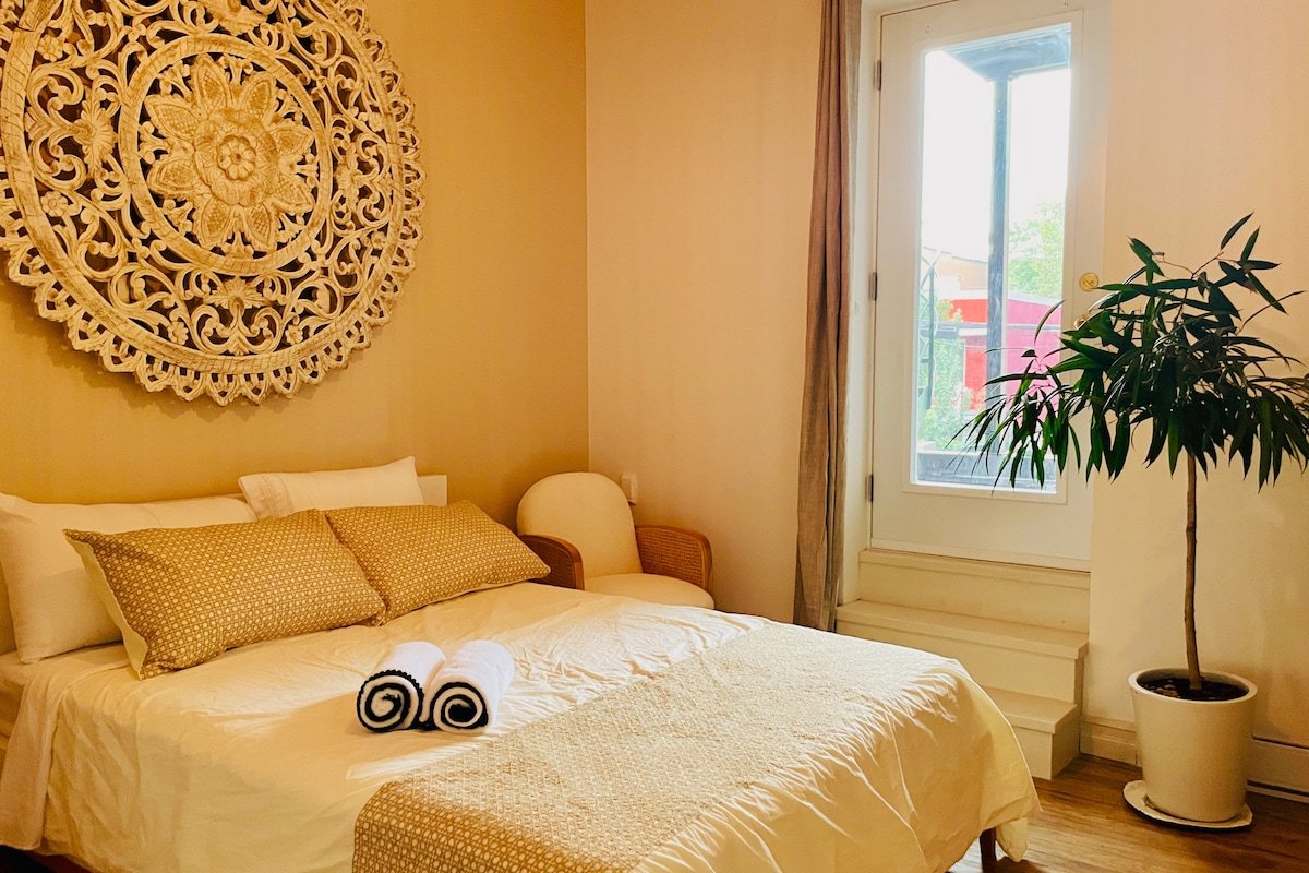 St-Denis street, Modern, 2BR/1 BTH gallery image 3