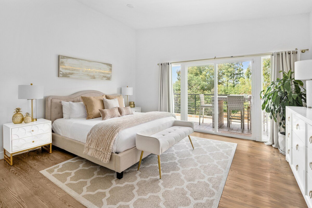 Beautiful Hollywood Hills Private Home & Heat Pool gallery image 5