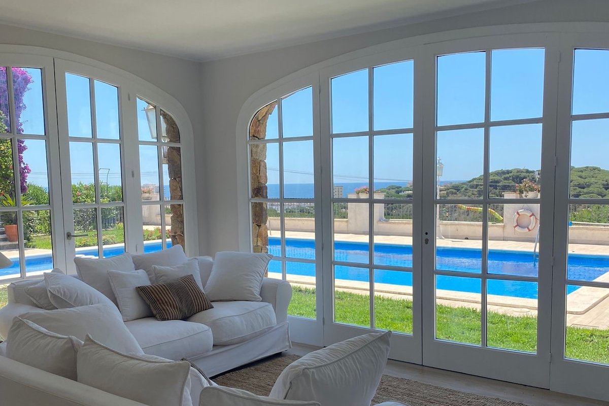 Villa la Buganvilla, vistas al mar y piscina gallery image 5