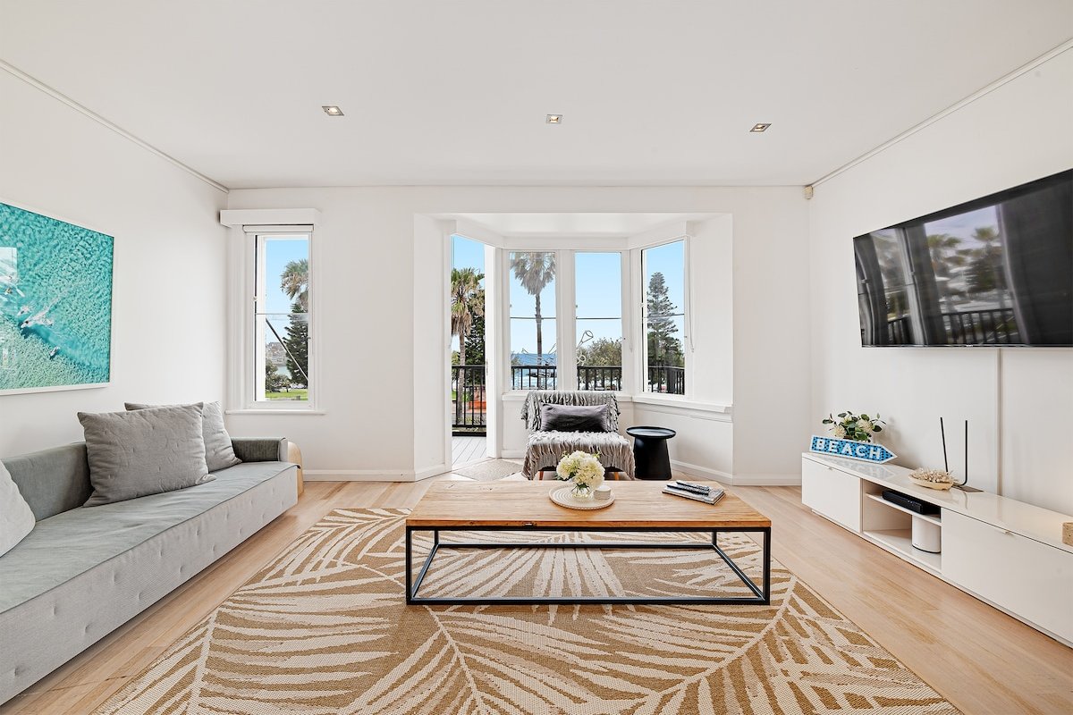 Hazel U 1, Beach Front with Balcony, 2 Bedrooms gallery image 3