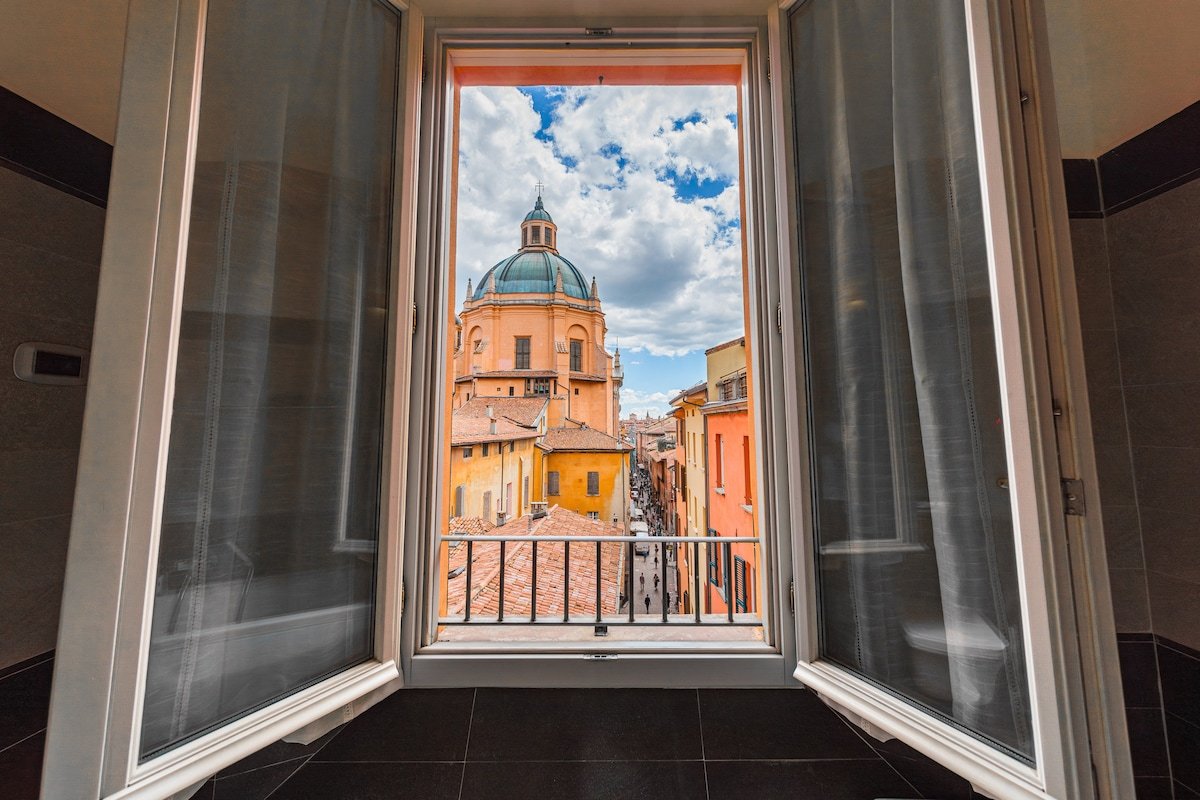 Piazza Maggiore view – Arcadian By ImmoBo, Bologna gallery image 3