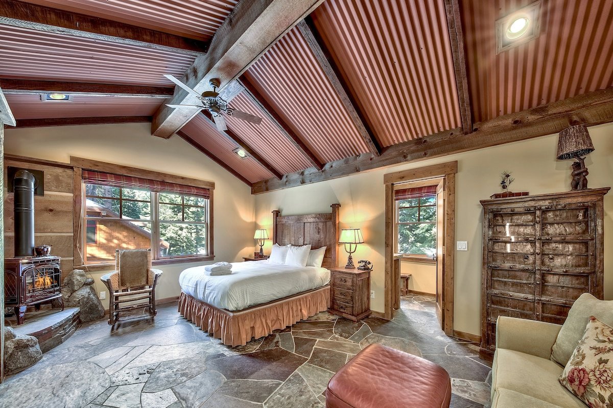 Ski-In/Out, HGTV Featured, Private Hot Tub, Sauna gallery image 5