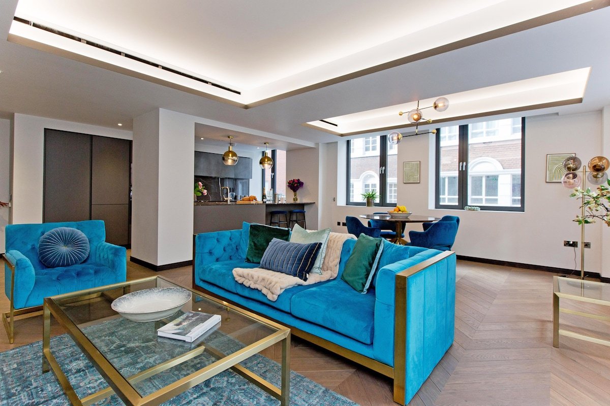 Golden Square Four gallery image 3