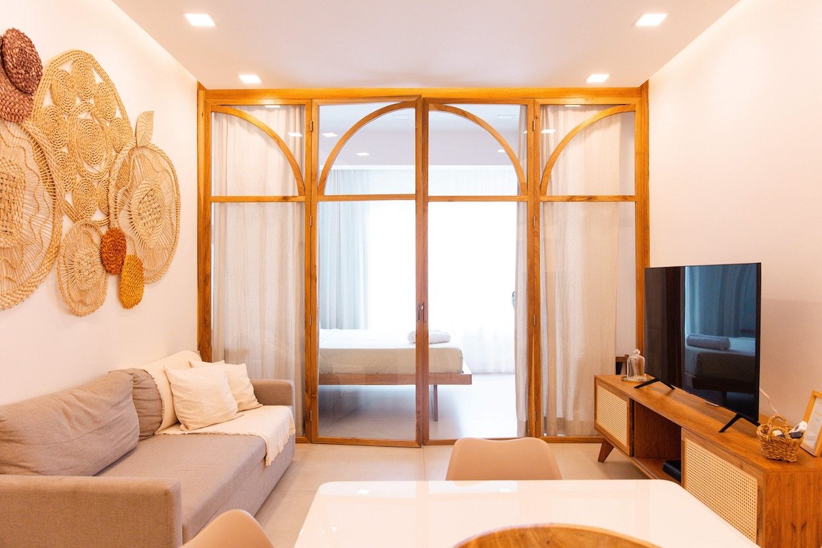 Modern Luxury Apartment Steps from the Beach gallery image 5