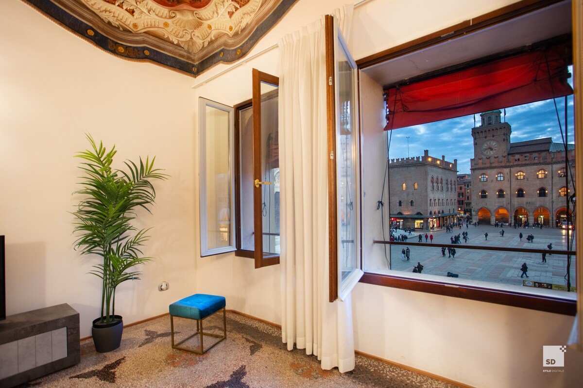 Urbanicooh Paracelso – Piazza Maggiore View gallery image 5