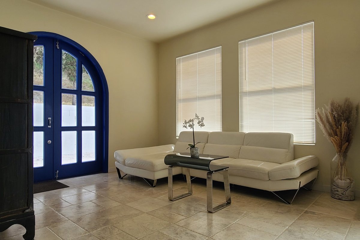 Laurel Canyon view with beautiful Swimming Pool gallery image 5