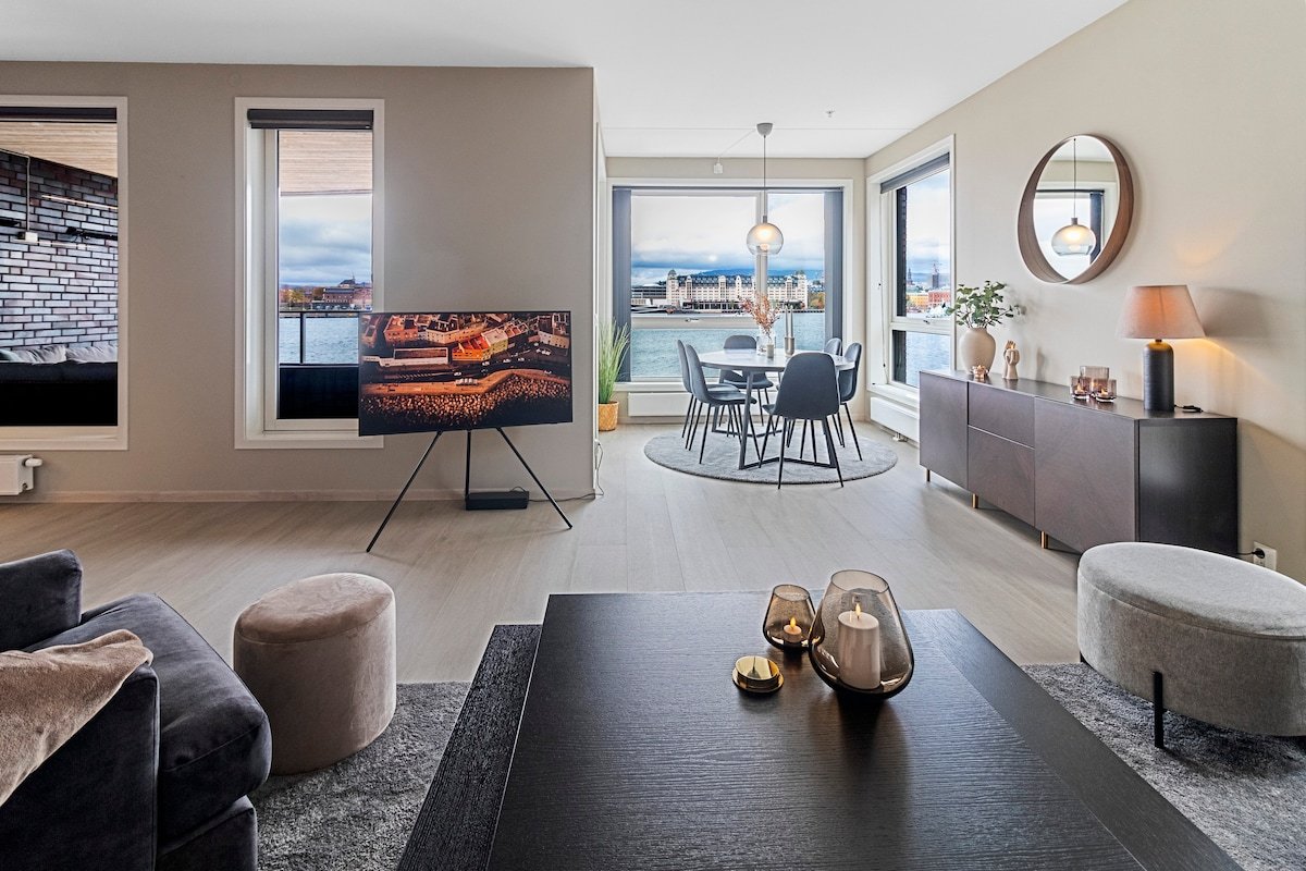 Luxury 2BR Waterfront Apt close to Central Station gallery image 3