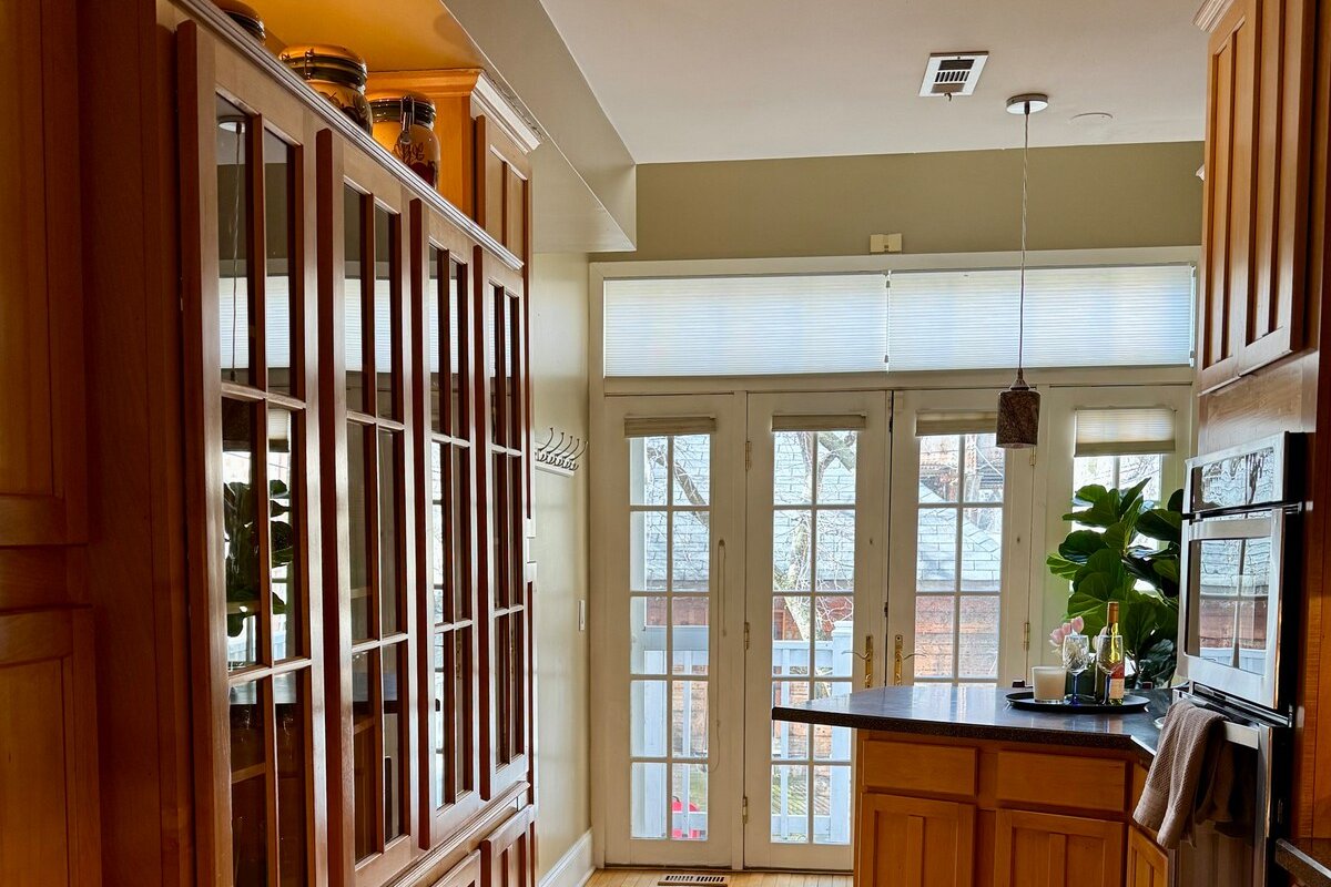 Huge Downtown Gem *Yard *Parking *Fireplace gallery image 5