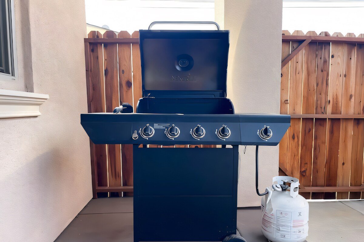 Family Fun Pool Home gallery image 5