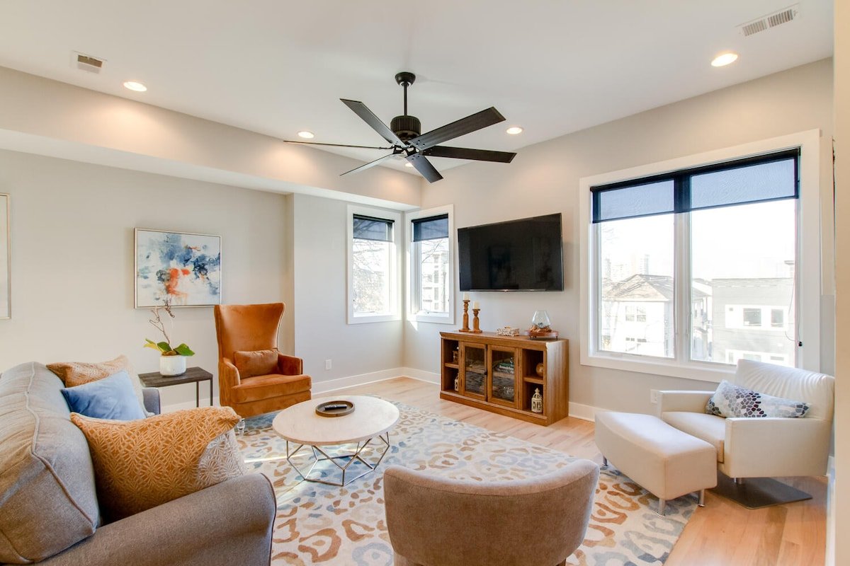 Modern Mega Home | Panoramic Skyline Views gallery image 5