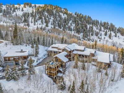 Ski in/out Mountain Estate, Hot Tub, Theater