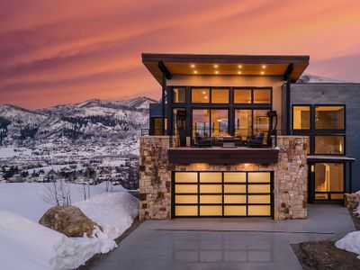 Stunning Views + Hot Tub – Monarch Retreat