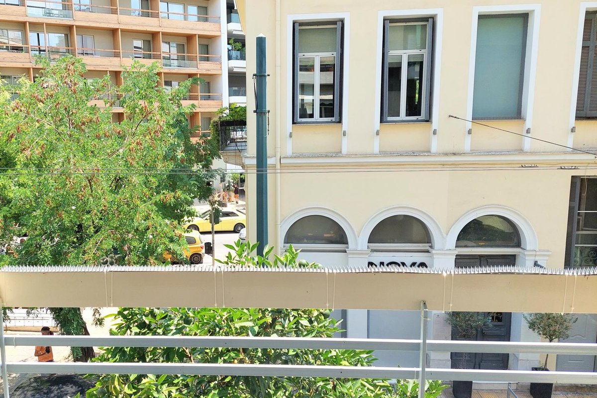 Grand apartment in Acropolis museum